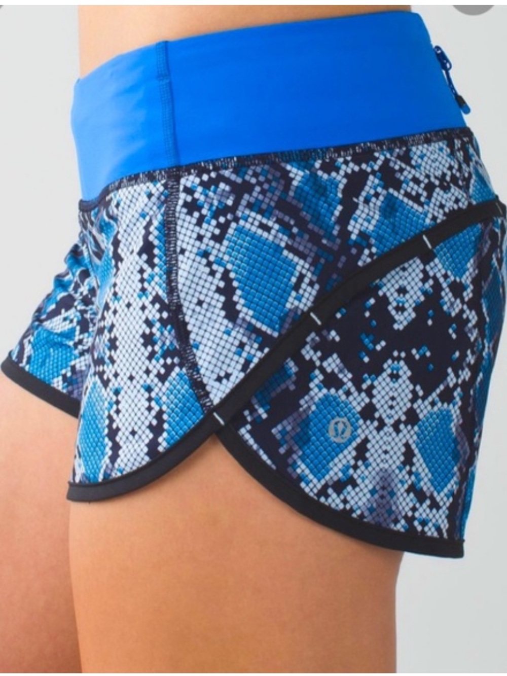 Lululemon Speed Up Shorts - Picture 2 of 6